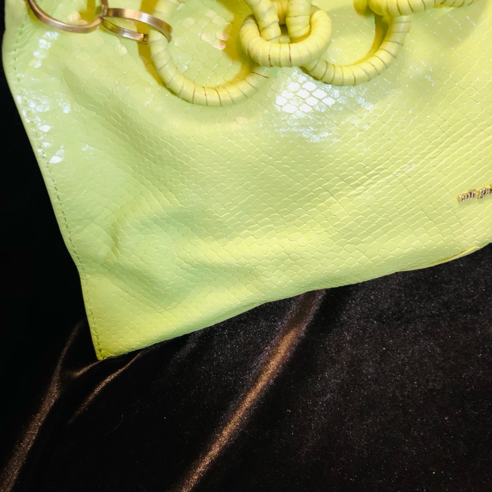 cult gaia Neon Lime Chain-Link Clutch - Picture 5 of 12